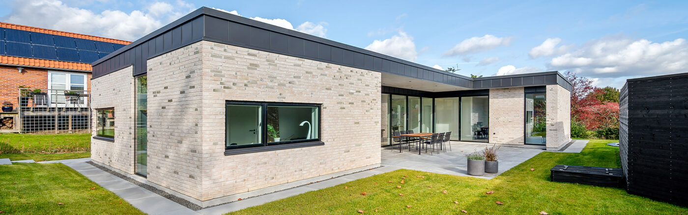 Moderne, arkitekttegnet hus med fladt tag